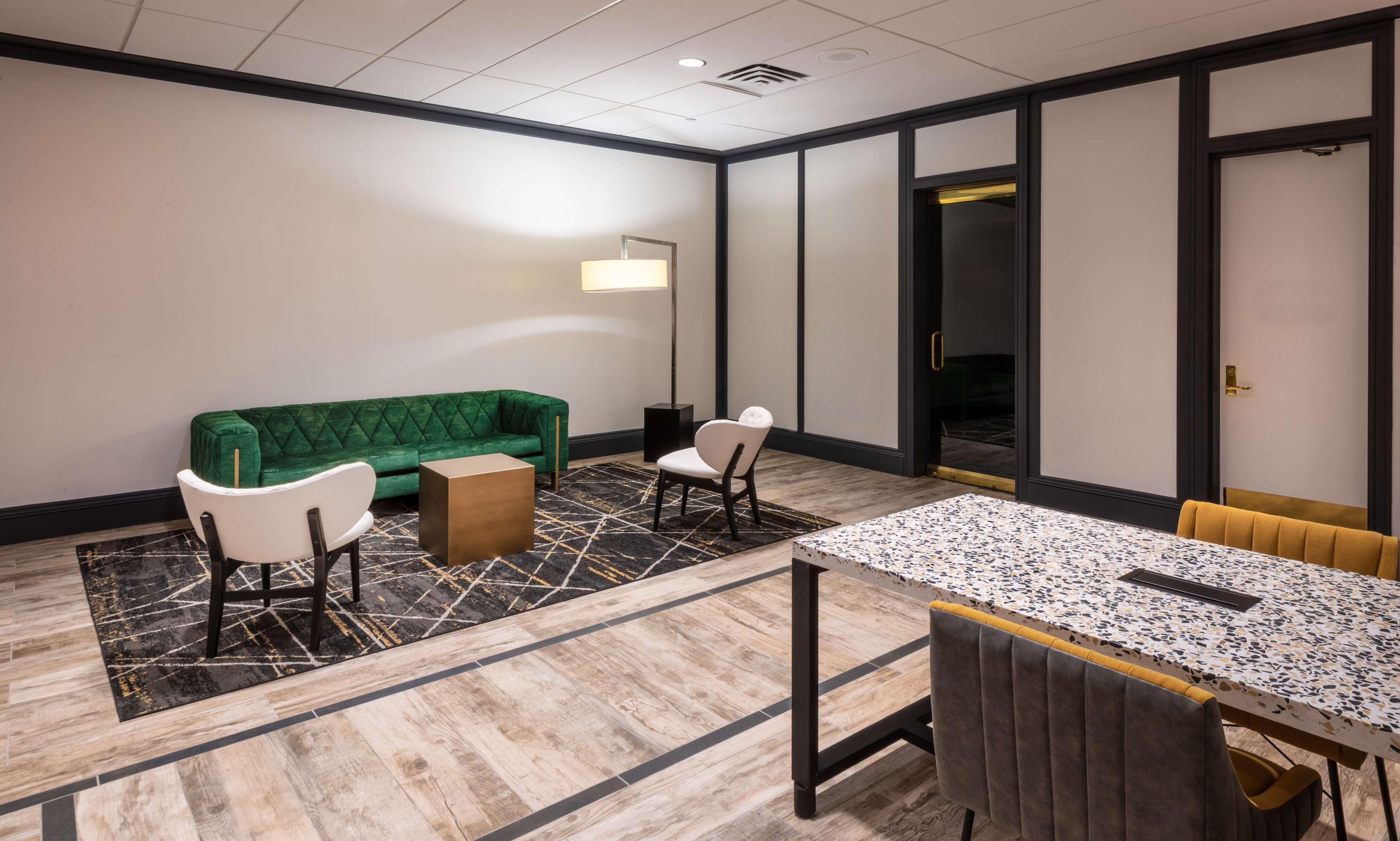 Отель Doubletree By Hilton Newark Penn Station, Nj Экстерьер фото
