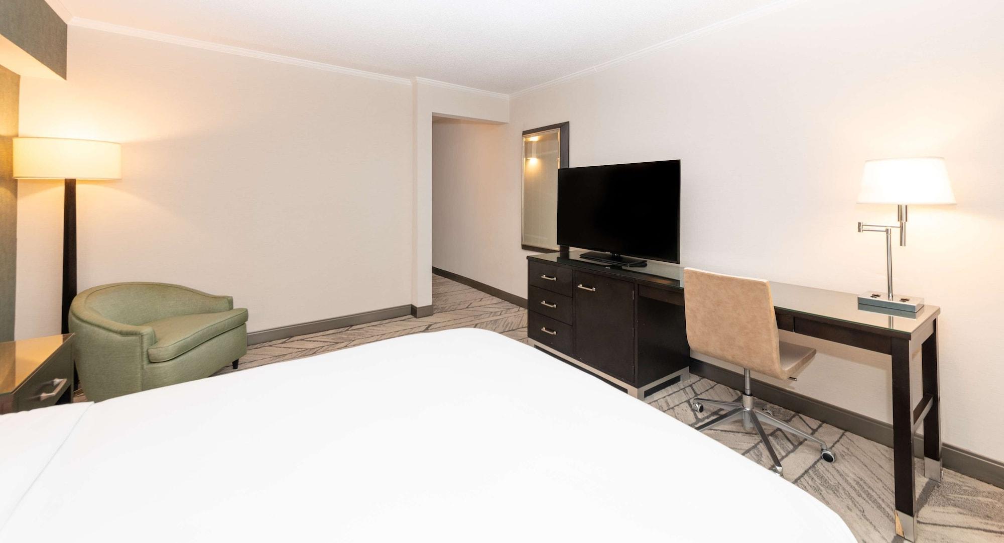 Отель Doubletree By Hilton Newark Penn Station, Nj Экстерьер фото