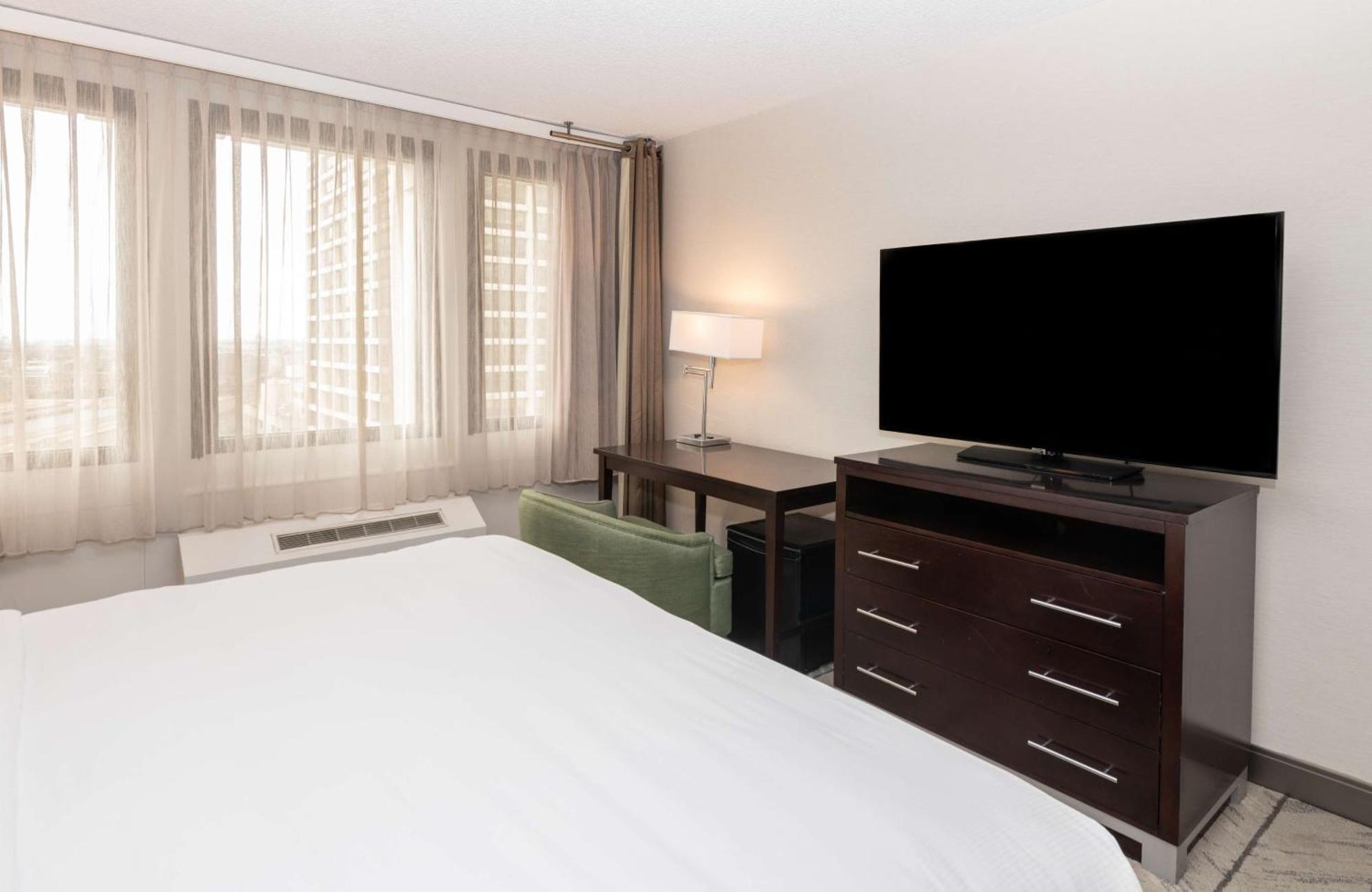 Отель Doubletree By Hilton Newark Penn Station, Nj Экстерьер фото